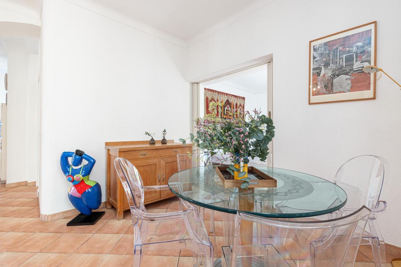 Large 2 Bdr Downtown - Ac & Terrace Apartment *